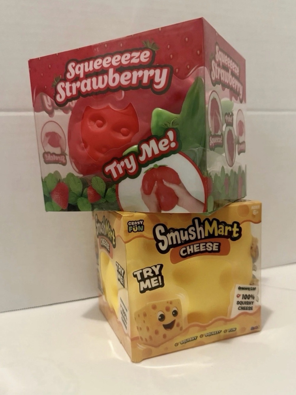 🍓 Sunny Days Jumbo Squeezy Strawberry smushmart cheese lot of 2
